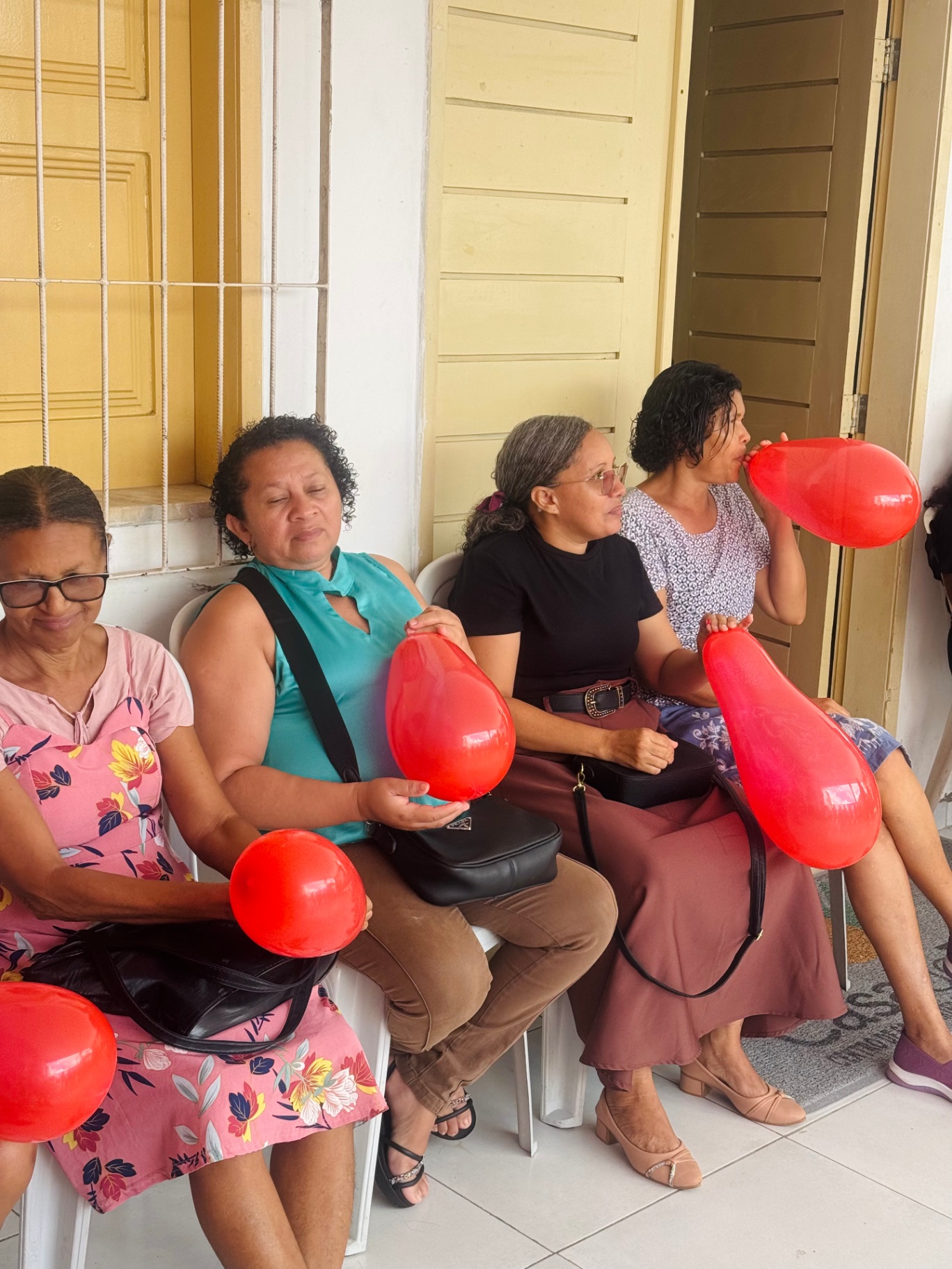 Dinâmica com balões vermelhos